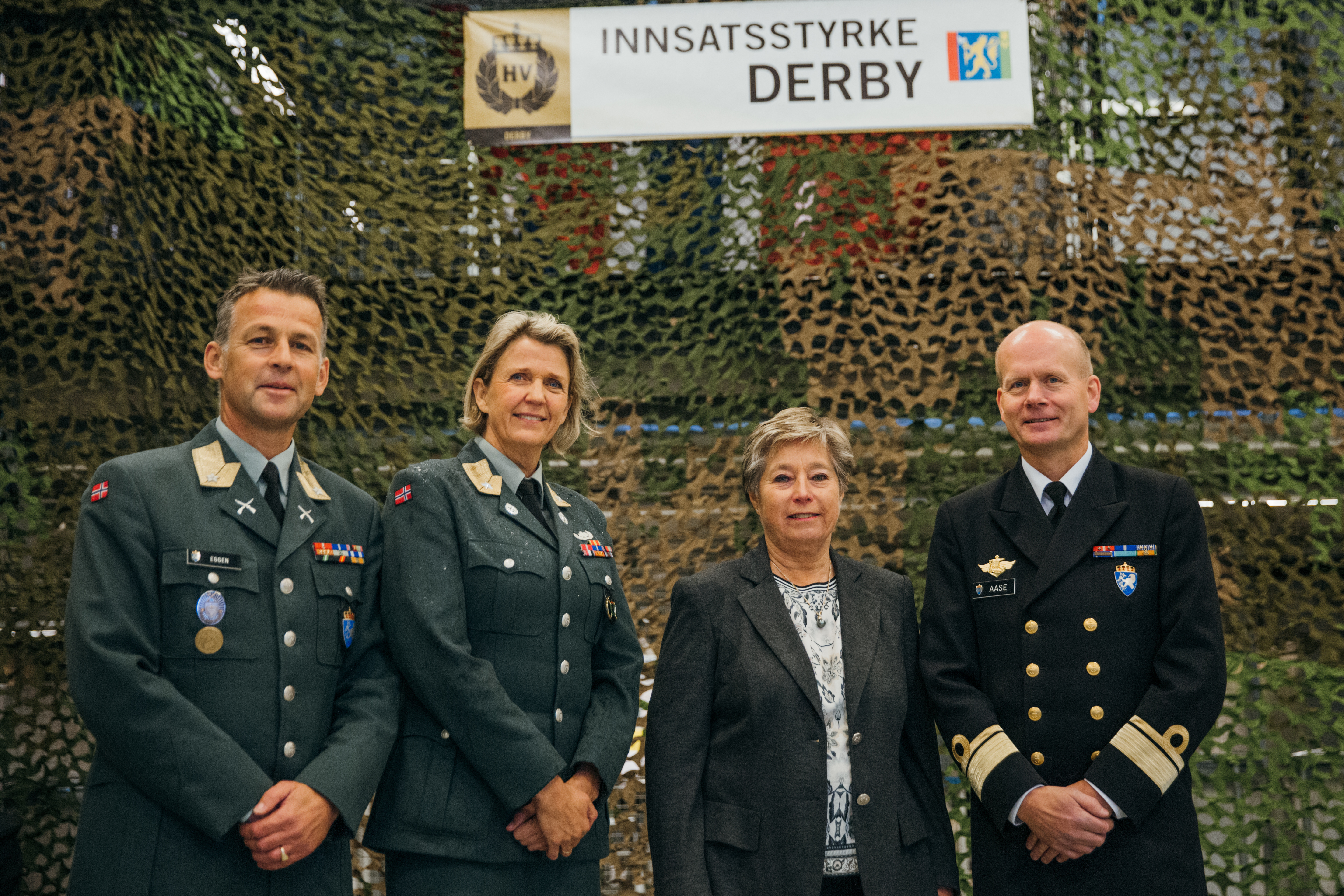 Statssekretær Tone Skogen fra Forsvarsdepartementet, fungerende sjef Heimevernet brigader Elisabeth Gifstad Michelsen, nestkommanderende Forsvarsmateriell kontreadmiral Bjørge Aase og sjef Forsvarsmateriell Landkapasiteter brigader Morten Eggen.