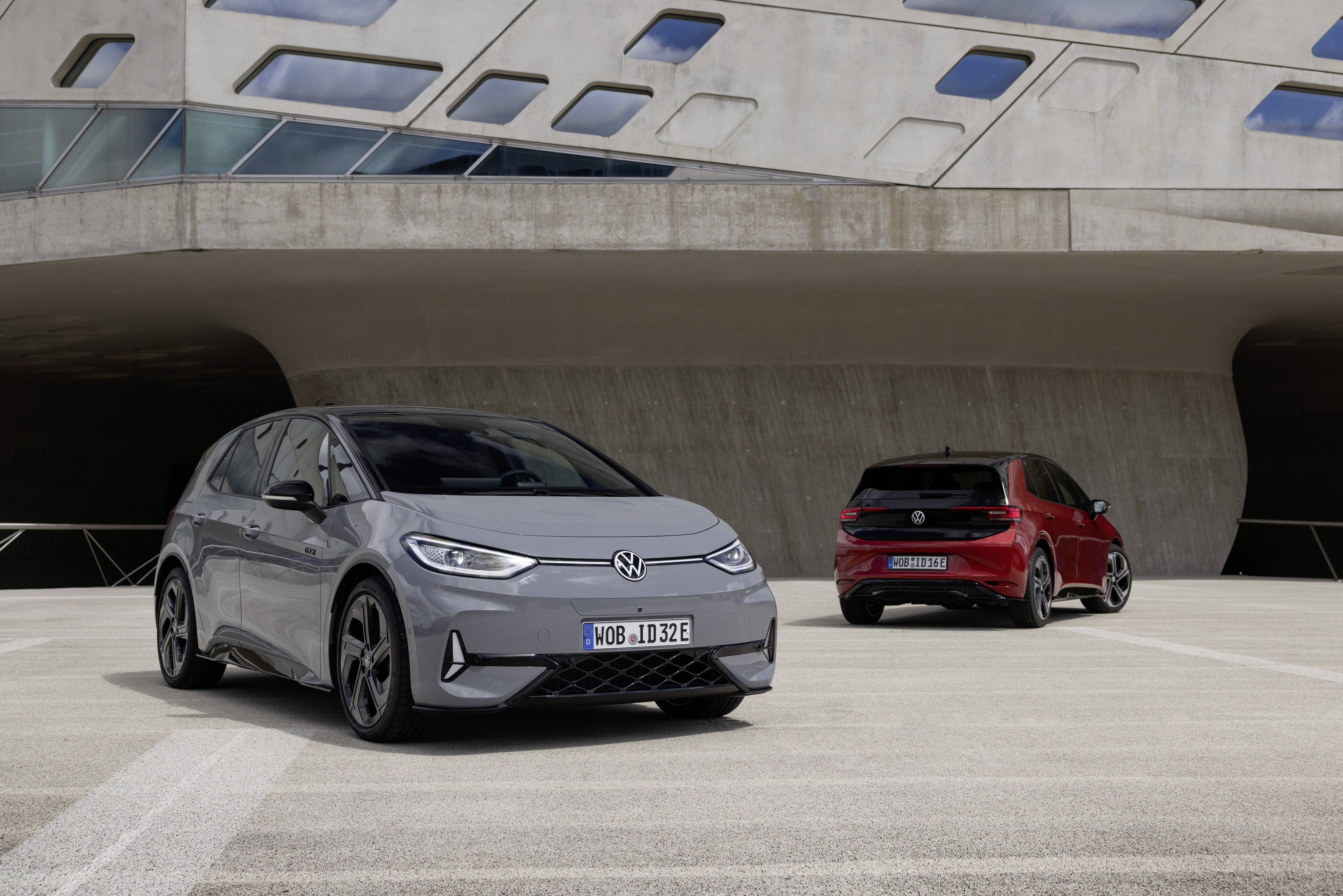 Volkswagen ID.3 GTX Performance (grå) og ID.3 GTX.