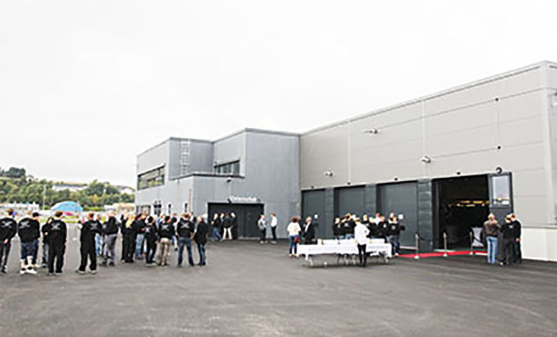 ÅPNING Det nye Møller Bil Skadesenter Romerike ligger tvers over veien for Møller Logistikk og Serviceskolen i Leiraveien 16 på Skedsmo.