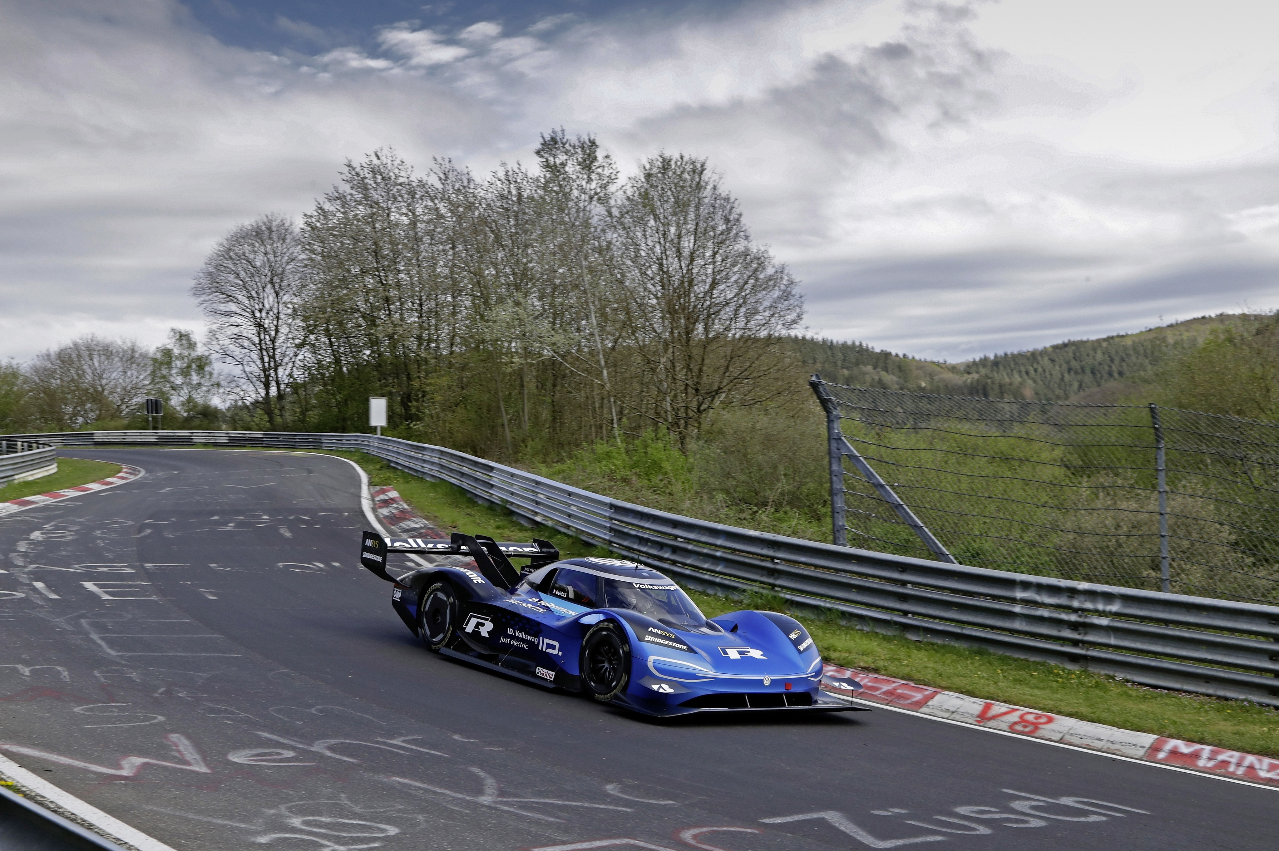 ID. R på Nürburgring Nordschleife